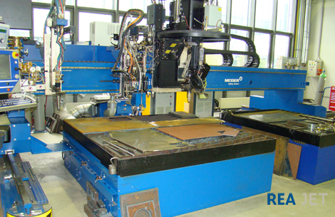 Foto: 7-Nozzle Large Character Ink Jet Printer - Alphanumerical marking of steel plates prior to plasma cutting process.