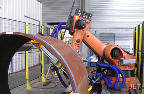 Foto: 16-nozzles large character printer - Printing on large Pipeline Tubes.