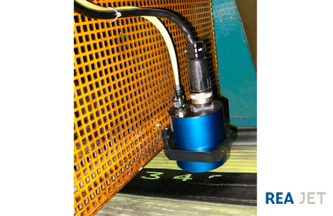 Foto: 16-nozzles Large Character marking system - Marking of green rubber for internal logistics
