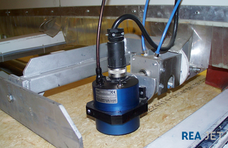 Foto: REA JET - Large Character printing system - contact-free marking of OSB Boards