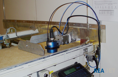 Foto: REA JET - Large Character printing system - contact-free marking of OSB Boards